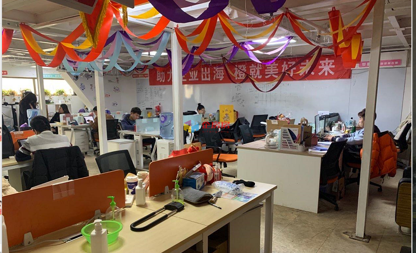 泰华龙旗广场 