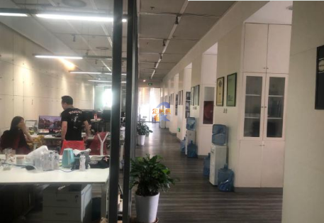 空间蒙太奇商务大厦