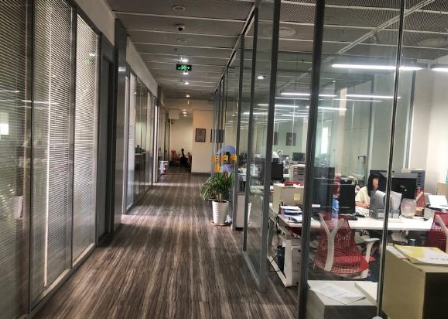 空间蒙太奇商务大厦