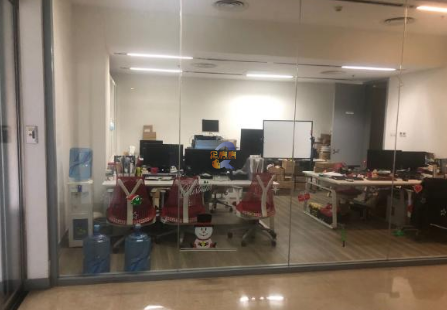 空间蒙太奇商务大厦